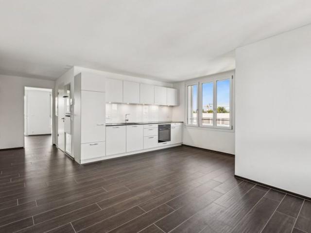 ERSTVERMIETUNG: 2½ Zimmerwohnung an bester Lage in Zürich Oerlikon