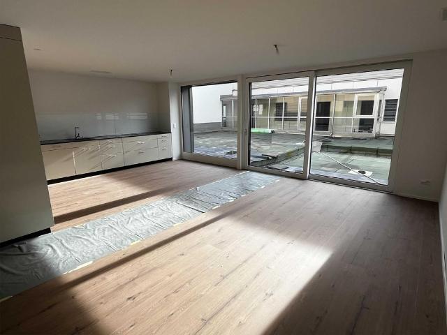 ERSTVERMIETUNG: 3.5 Zimmer Wohnung 1OG Süd 102m2 mit Terrasse