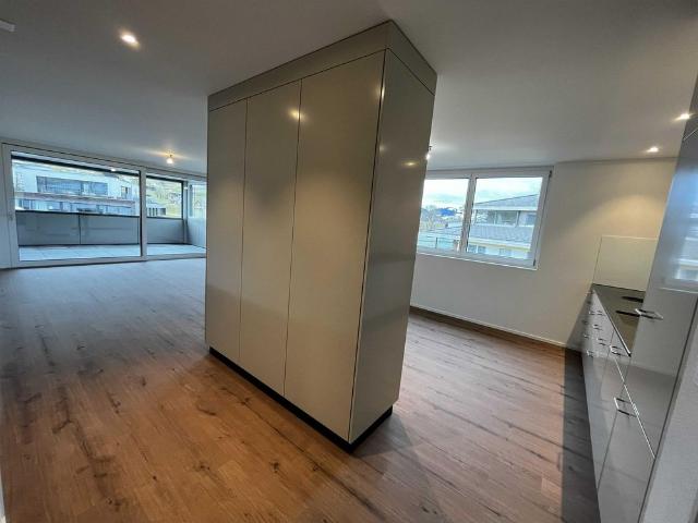 ERSTVERMIETUNG: 3.5 Zimmer Wohnung 1OG West 88m2 mit Loggia