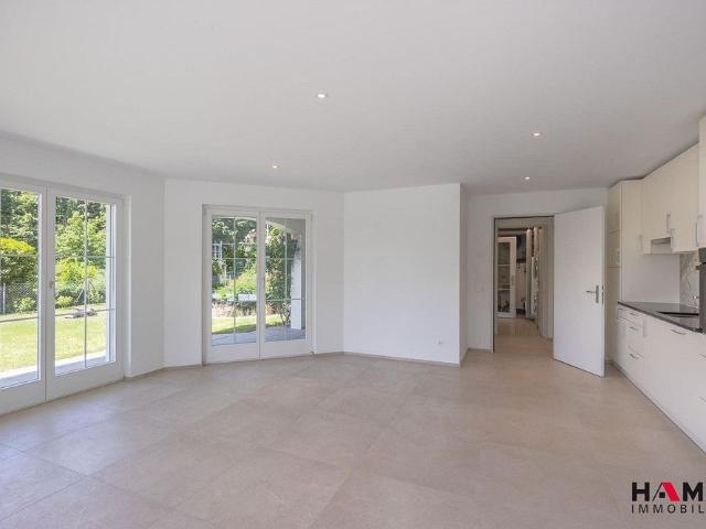 ERSTVERMIETUNG – exclusive 2.5 room apartment with pool for shared use
