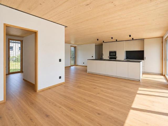 Erstvermietung: Exklusive 3.5 Zimmer Gartenwohnung mit modernem Woh.
