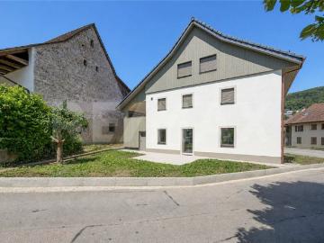 Erstvermietung: Moderne, grosszügige 2.5 Zimmer Gartenwohnung in Zuzgen zu vermieten