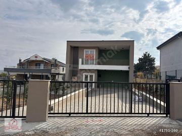 ERSU DAN PURSAKLAR SARAY GÜMÜŞOLUK MAHALLESİNDE GENİŞ SATILIK LÜKS VİLLA SİZ İSTEYİN !