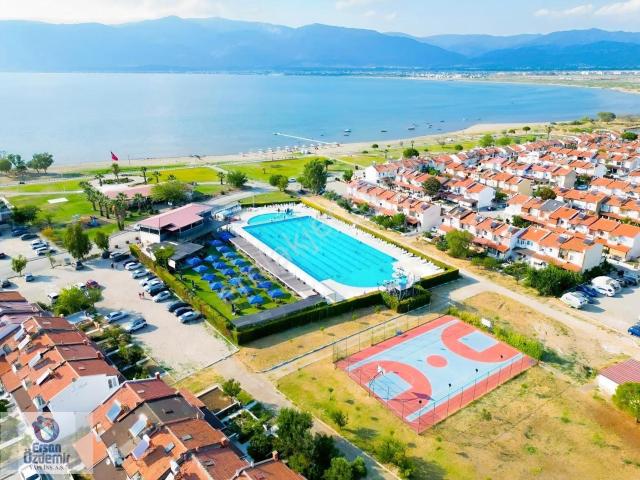 Ersan Özdemirden Burhaniye De Orjan Sitesinde Denize Sıfır Villa