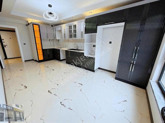 Ersev 'den Çamlıca Mahallesi 160 M2 3+1 Özel Garajlı Giy.odalı