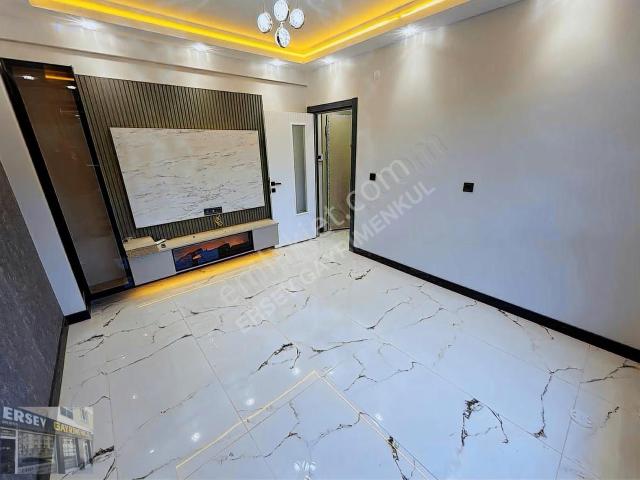 Ersev'den Çamlıca Tombakzade Cad.yakını Arakat 60 M2 2+0