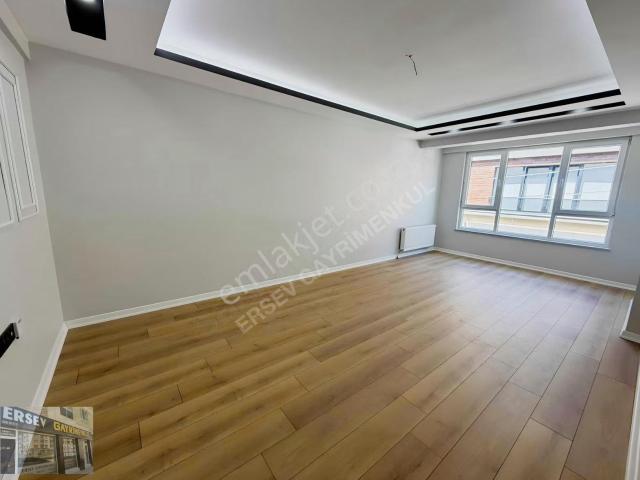 Ersev'den Çamlıca'da Satılık İskanlı 140 M2 3+1