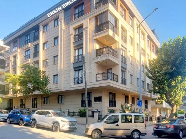 Ersin Emlak/3 Yıllık 4 Katlı Binanın Giriş Katında 1+1 otoparklı
