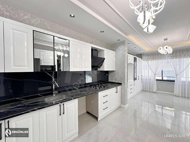 ERTUĞRUL GAZİ MAHALLESİNDE SATILIK SIFIR 2,5+1 LÜKS DAİRE