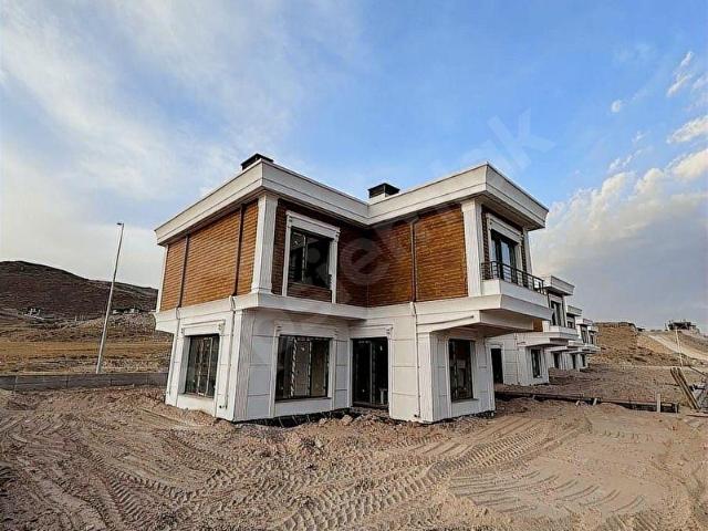 ERTUĞRUL GAZİNİN EN GÖZDE 6+1 VİLLASI BU İLANDA