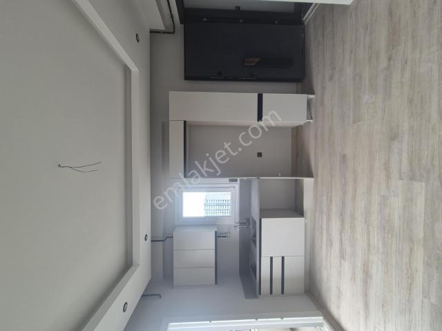 Ertuğrulgazi'de 1+1 Özel İşçilikli 3 Cepheli Site İçi Satılık