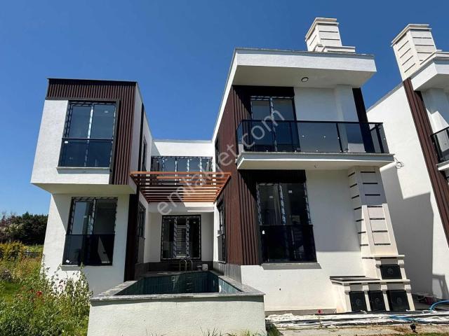 Ertaç'tan Ultra Lüks Sitede Müstakil Havuzlu bahçeli Villa