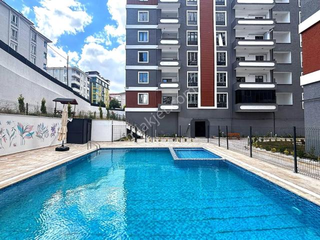 eryıldız İnşaat'tan 7/24 Güvenlikli Havuzlu Site İçinde 115m2 Ebeweyn Banyolu 2+1