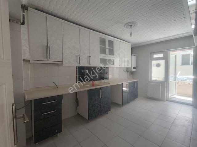 Eryaman Şeker'de Güzel Konumda Ara Katta Güney Cephe 2+1 Kiralık