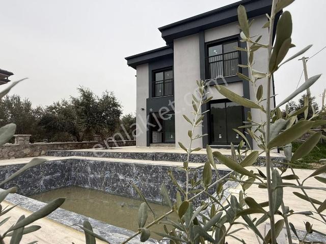 Erzden Şehre Yakın Doğaya Komşu 650 M² Arsa İçinde Lüks Villa