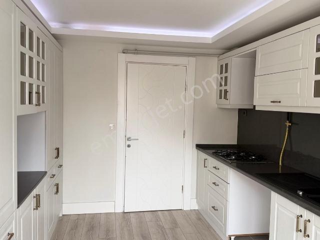 Erzden Kemalpaşa'da Park Cepheli Şık Kiralık 145 M² 3+1 Daire