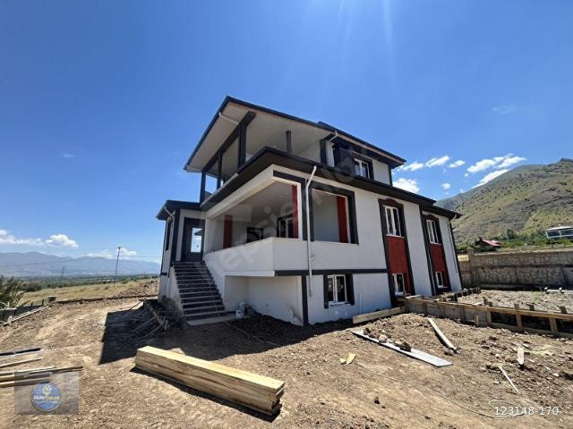 Erzincan Gölpınar'da Özel Tasarım Lüks Villa Sinema Odalı 6+2