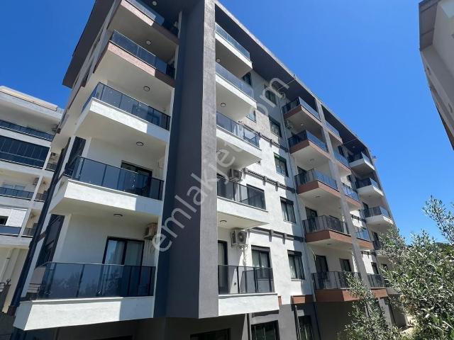 Ewax Propertyden Eşyasız 1+1 Cadde Üzeri