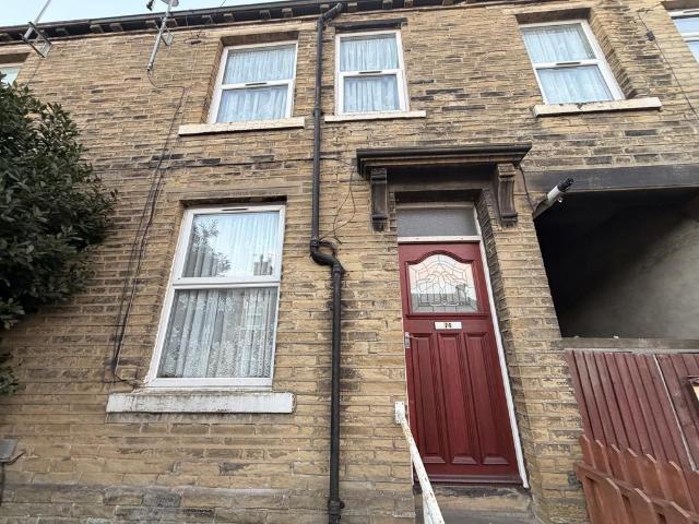 Ewart Street, Bradford BD7 3 bed terraced house to rent £700 pcm £162 pw