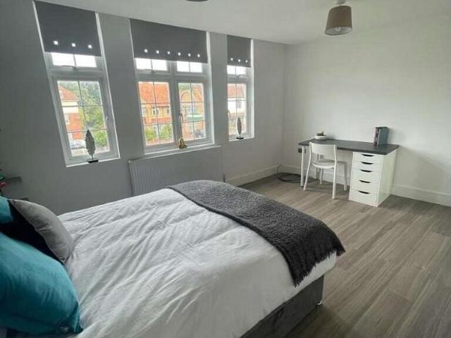 Ewell Road, Surbiton, KT6