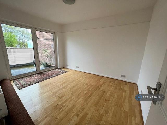 Ewell Road, Surbiton, KT6 4 bed flat to rent £3,000 pcm £692 pw