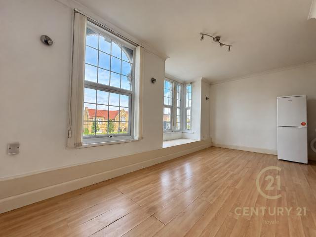 Ewell Road, SURBITON KT6 1 bed flat to rent £1,400 pcm £323 pw