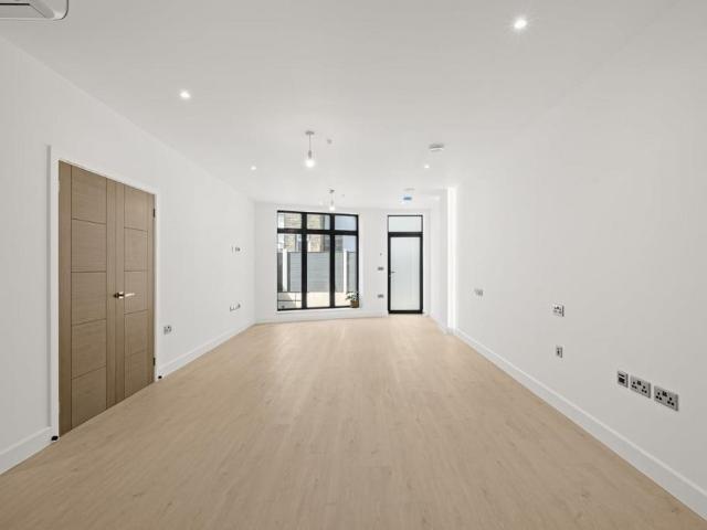 Ewell Road, Surbiton, KT6 1 bed flat to rent £1,645 pcm £380 pw