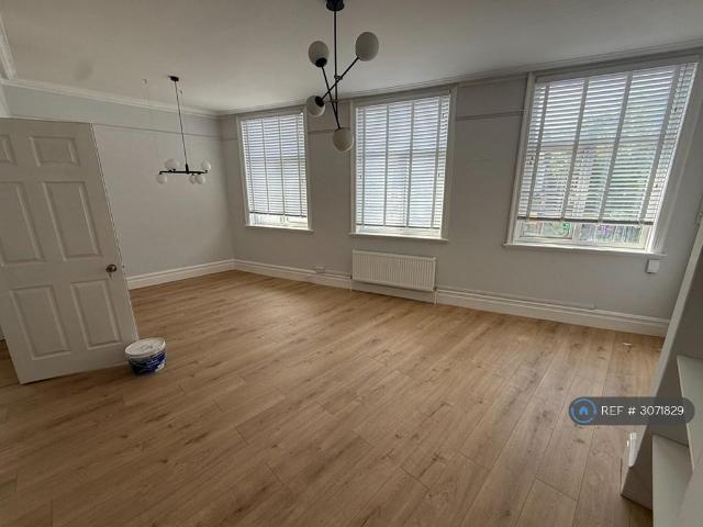 Ewell Road, Surbiton, KT6 1 bed in a flat share to rent £1,095 pcm £253 pw