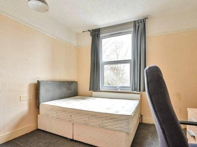 Ewell Road, Surbiton KT6 1 bed in a house share to rent £800 pcm £185 pw