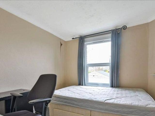 Ewell Road, Surbiton KT6 1 bed in a house share to rent £900 pcm £208 pw