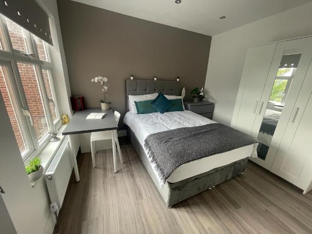 Ewell Road, Surbiton KT6, 2 bed flat to rent, £1,500 pcm | PrimeLocation