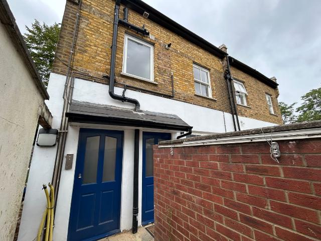 Ewell Road, Surbiton KT6, 2 bed flat to rent, £1,650 pcm | PrimeLocation