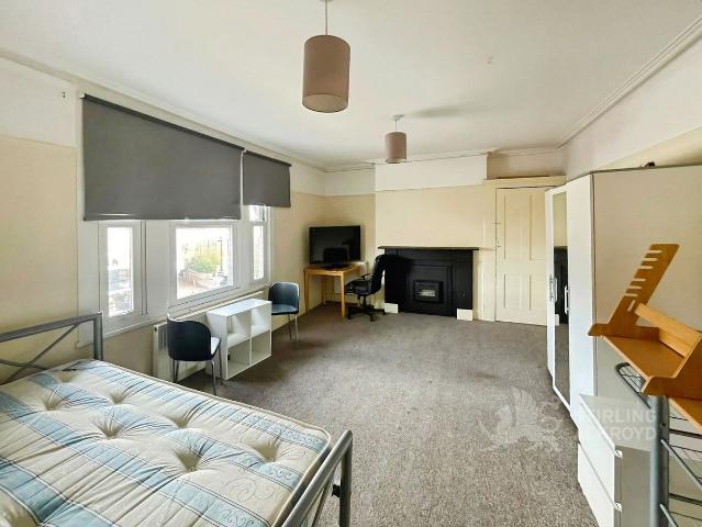 Ewell Road, Surbiton KT6, 3 bed maisonette to rent, £1,950 pcm | PrimeLocation