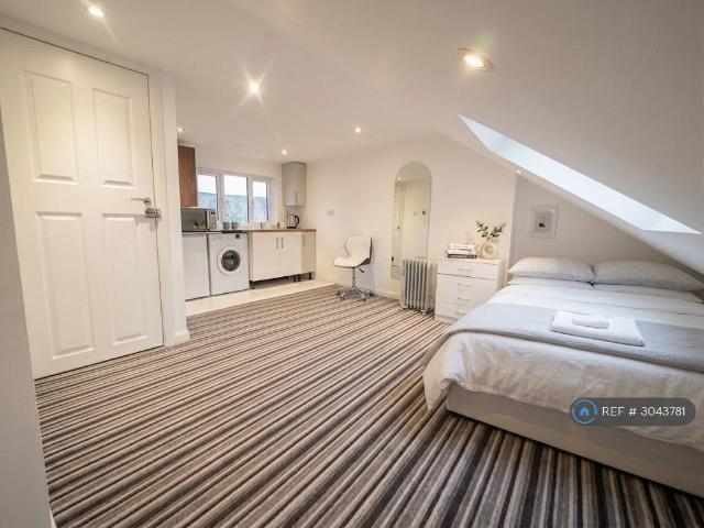 Ewell Road, Surbiton, KT6 Studio to rent £1,100 pcm £254 pw