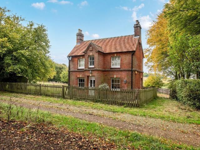 Ewhurst Park, Ramsdell, Tadley RG26, 3 bed detached house to rent, £1,800 pcm | PrimeLocation