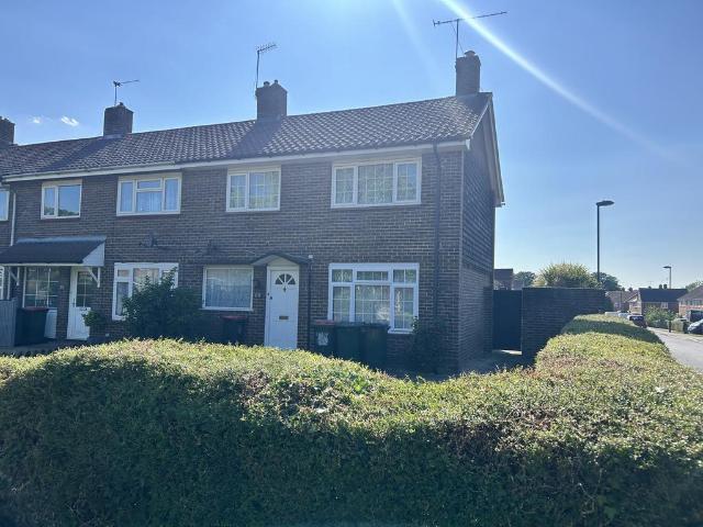 Ewhurst Road, Crawley, RH11 3 bed house to rent £2,000 pcm £462 pw