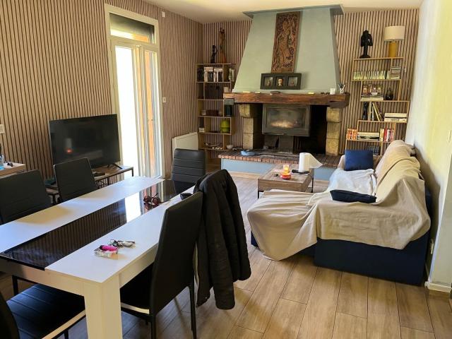 Et au bord, coule une rivière. 73m² Razecueillé