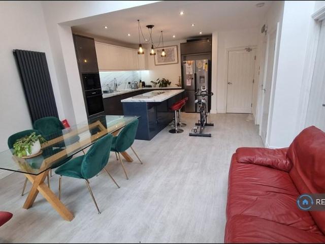 Eton Avenue, New Malden, KT3 1 bed in a house share to rent £995 pcm £230 pw