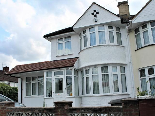 Eton Grove, Kingsbury NW9 4 bed semi detached house to rent £2,795 pcm £645 pw