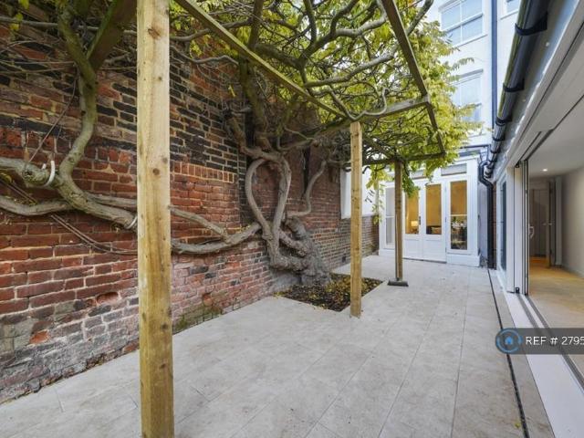 Eton High Street, Eton, Windsor, SL4 5 bed terraced house to rent £7,800 pcm £1,800 pw