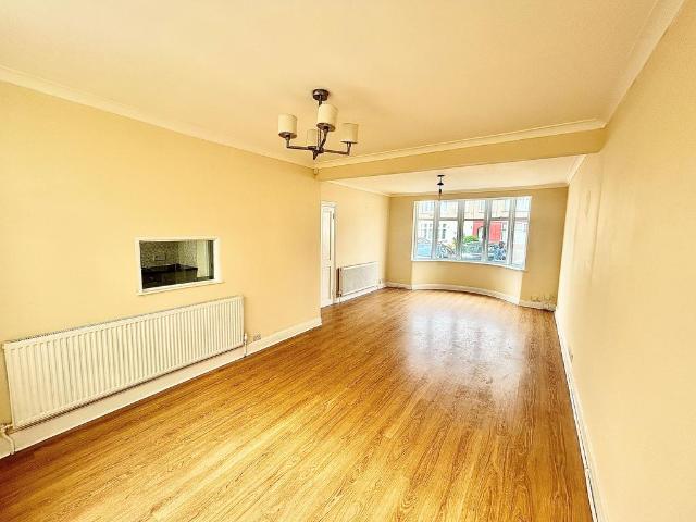 Eton Road, Ilford, IG1 4 bed house to rent £2,500 pcm £577 pw