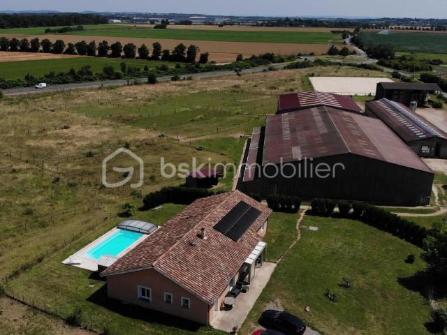 ETABLISSEMENT EQUESTRE EN ACTIVITE AUX PORTES DE LYON Secteur Ouest Lyonnais 69