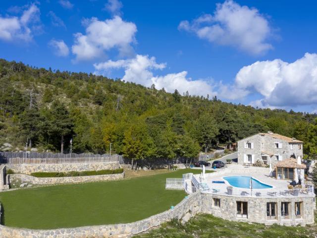 Établissement équestre unique dans les collines paisibles de. 750m² Lucéram