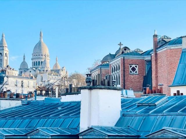 Etage élevé avec ascenseur, balcon et vue Sacré Coeur: rue Germain Pilon, Montmartre