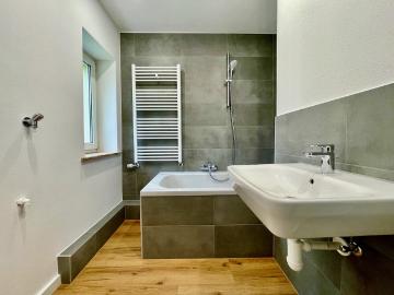 Etagenwohnung in Bischofswerda: FRISCH RENOVIERTE 3 Zimmer Wohnung im Herzen von Bischofswerda!