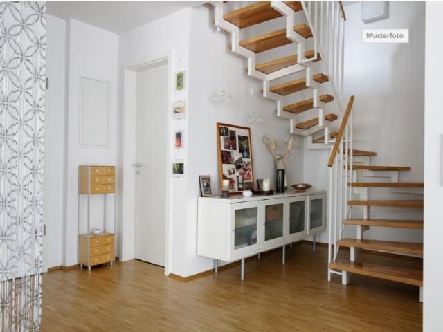 Etagenwohnung in 14193 Berlin, Salzbrunner Str