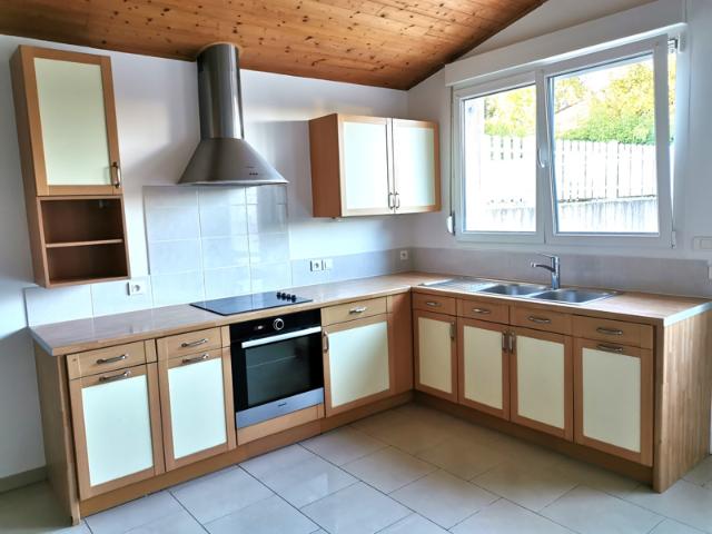 ETALANS Appartement Duplex 6 pièces avec cour privative