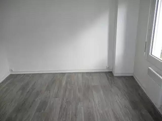 Etampes 91150 Location appartement 1 pièce t1 au dernier étage