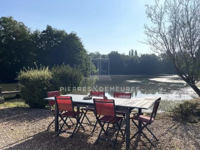 Etang Prive D'environ Un Hectare Avec Maison En Pan De Bois 137m² Saint Bonnet Tronçais