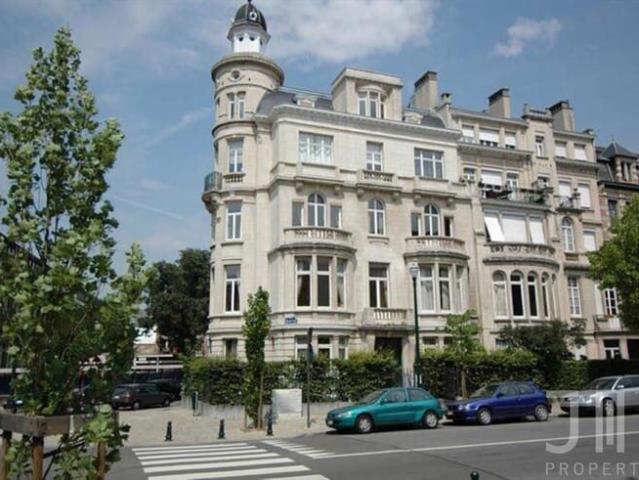 Etangs d'Ixelles Superb Three Bedroom Apartment
